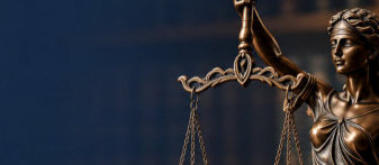 header Bild mit Justitia